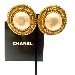 Chanel Runway Baroque Pearl in A Gilt Metal Gold-tone Setting. (NWT 1989)